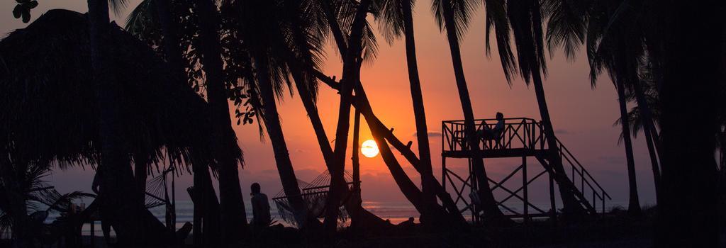 Clandestino Beach Resort Парріта Екстер'єр фото
