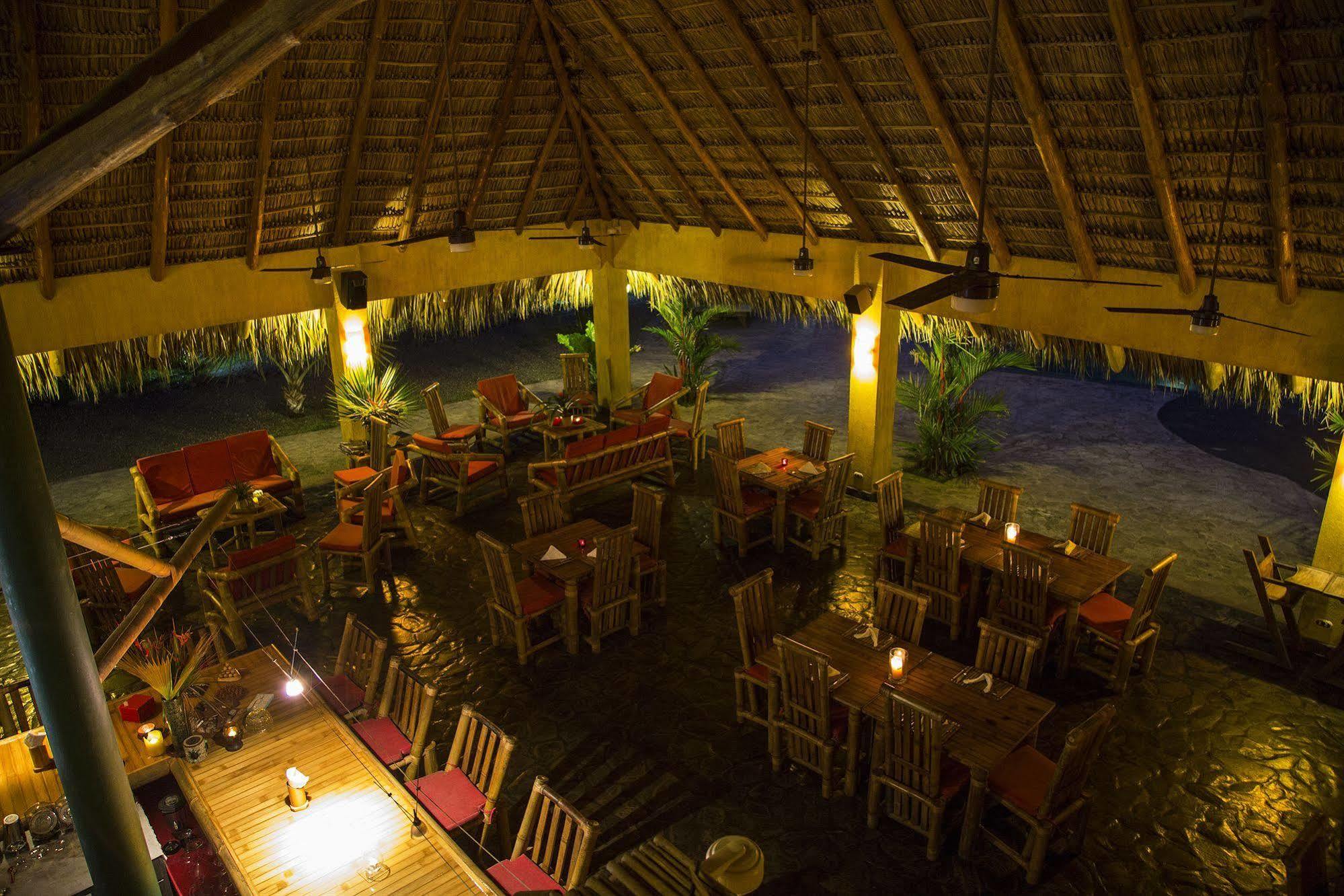 Clandestino Beach Resort Парріта Екстер'єр фото