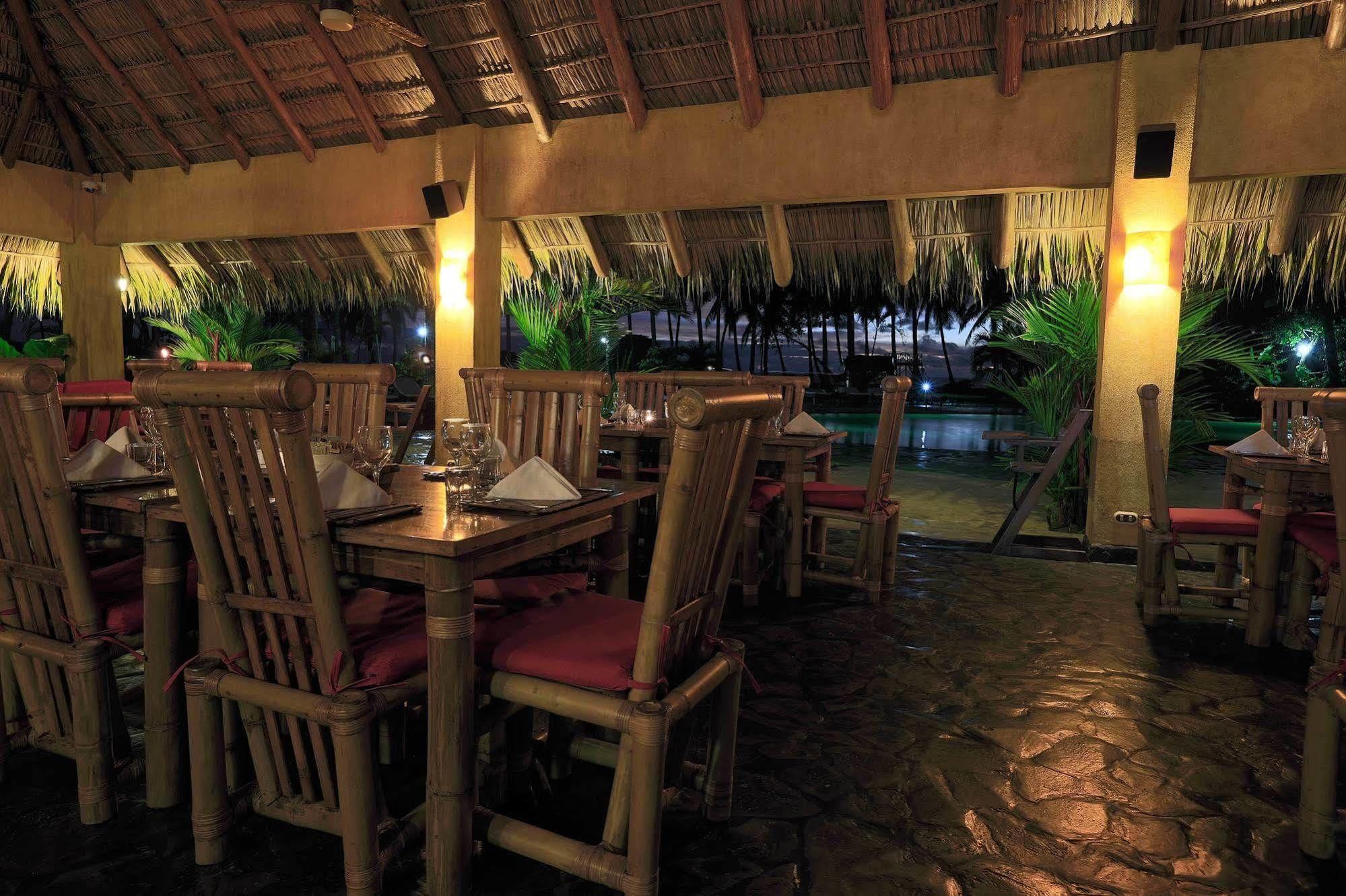 Clandestino Beach Resort Парріта Екстер'єр фото