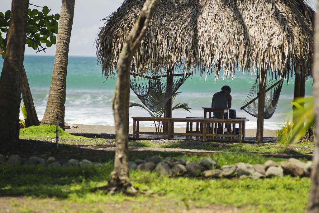 Clandestino Beach Resort Парріта Екстер'єр фото