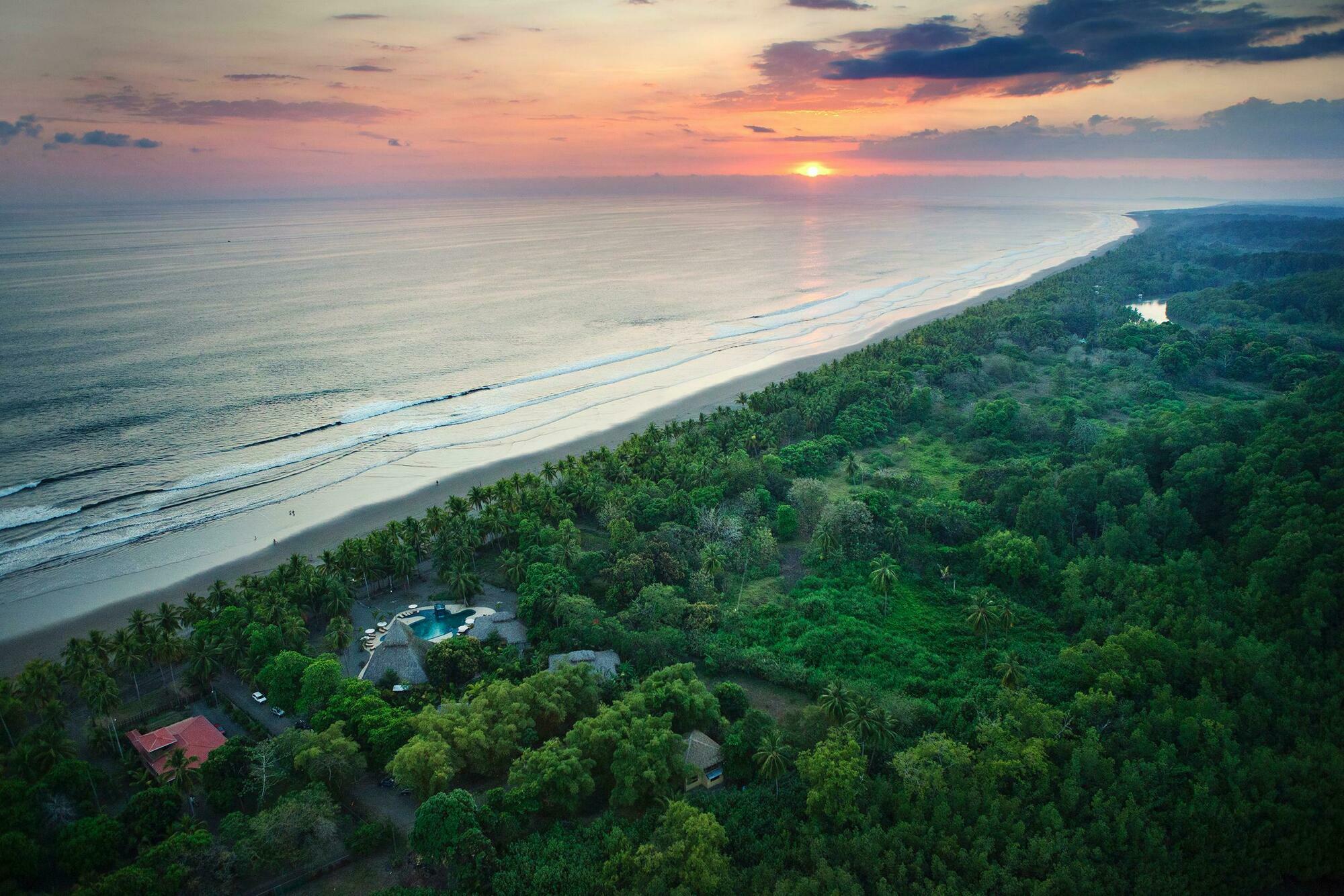 Clandestino Beach Resort Парріта Екстер'єр фото